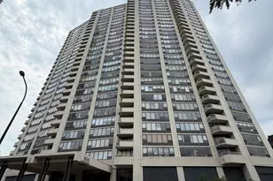 3930 N Pine Grove Ave, Chicago, IL 60613 - Photo 1