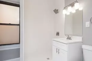 1057 W Foster Ave, Chicago, IL 60640 - Photo 11