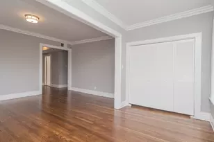 1057 W Foster Ave, Chicago, IL 60640 - Photo 5