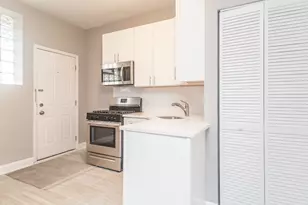 1057 W Foster Ave, Chicago, IL 60640 - Photo 7