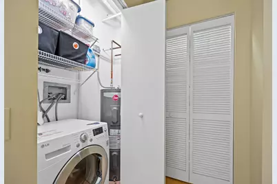 974 W 35th Place #407, Chicago, IL 60609 - Photo 17