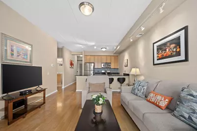 974 W 35th Place #407, Chicago, IL 60609 - Photo 5