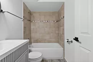 684 Quincy Bridge Ln, Glenview, IL 60025 - Photo 7