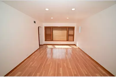 6211 N Nagle Avenue, Chicago, IL 60646 - Photo 3