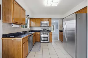 18 Truman Ln, Streamwood, IL 60107 - Photo 5