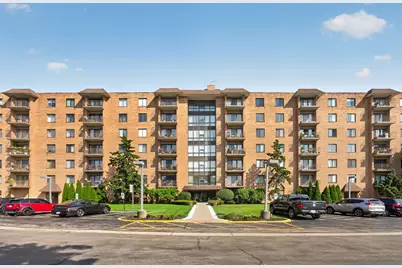 1727 W Crystal Lane #611, Mount Prospect, IL 60056 - Photo 1
