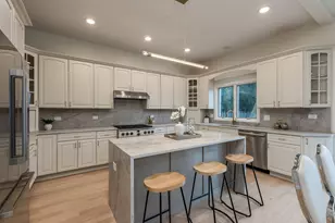 6723 N Harding Ave, Lincolnwood, IL 60712 - Photo 17