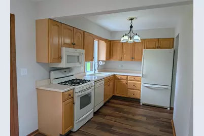 1707 Cherrywood Lane, Lindenhurst, IL 60046 - Photo 3