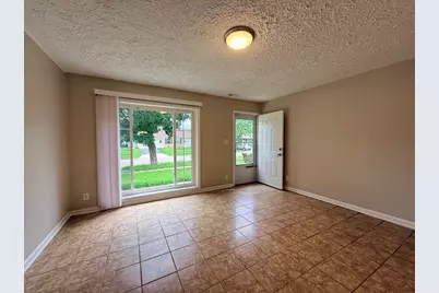 1004 Oakland Drive, Streamwood, IL 60107 - Photo 3