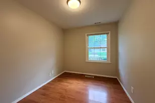 1004 Oakland Dr, Streamwood, IL 60107 - Photo 9
