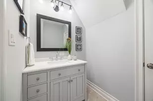2215 W Roscoe St, Chicago, IL 60618 - Photo 15
