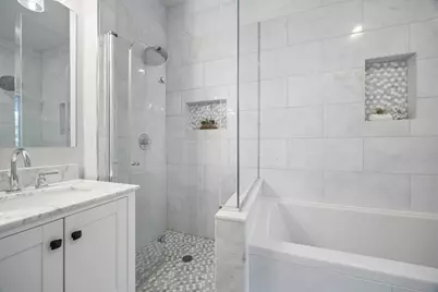 2215 W Roscoe Street, Chicago, IL 60618 - Photo 21