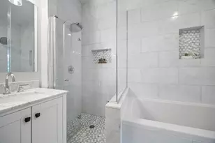 2215 W Roscoe St, Chicago, IL 60618 - Photo 21