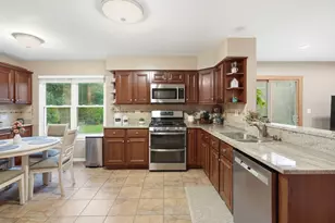 49 McKinley Ln, Streamwood, IL 60107 - Photo 5