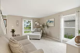 49 McKinley Ln, Streamwood, IL 60107 - Photo 3