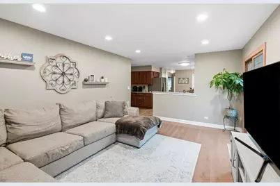 49 McKinley Lane, Streamwood, IL 60107 - Photo 9