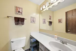1141 Golden Oaks Pkwy, Aurora, IL 60506 - Photo 19