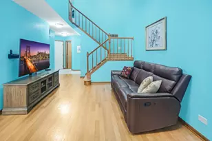 218 Woodstone Dr, Buffalo Grove, IL 60089 - Photo 5
