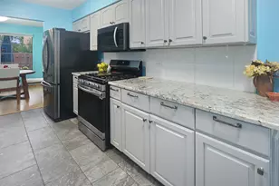 218 Woodstone Dr, Buffalo Grove, IL 60089 - Photo 7