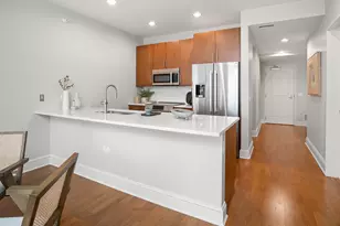 850 N Lake Shore Dr, Chicago, IL 60611 - Photo 13