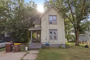 828 N Winnebago St, Rockford, IL 61103 - Photo 1