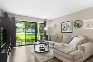 5160 Coventry Ln, Gurnee, IL 60031 - Photo 3