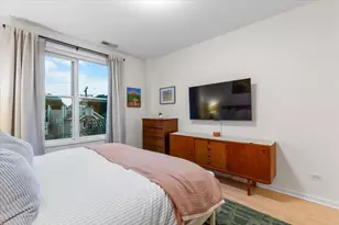 2040 W Belmont Ave, Chicago, IL 60618 - Photo 11