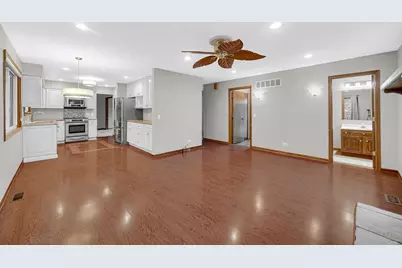 1293 Brave Court, Carol Stream, IL 60188 - Photo 3