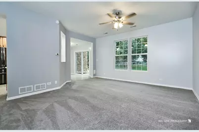 796 Pointe Drive #796, Crystal Lake, IL 60014 - Photo 3