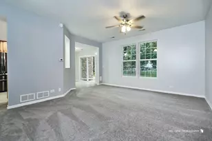 796 Pointe Dr, Crystal Lake, IL 60014 - Photo 3