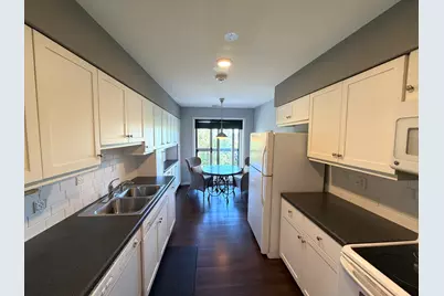 501 Lake Hinsdale Drive #506, Willowbrook, IL 60527 - Photo 3