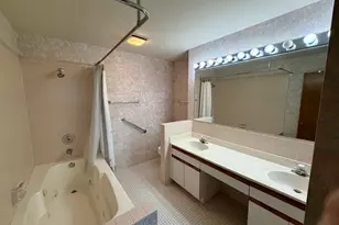 501 Lake Hinsdale Dr, Willowbrook, IL 60527 - Photo 11