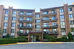 501 Lake Hinsdale Dr, Willowbrook, IL 60527 - Photo 1
