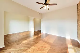 6520 S Ellis Ave, Chicago, IL 60637 - Photo 3