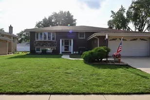 518 N Plamondon Dr, Addison, IL 60101 - Photo 1