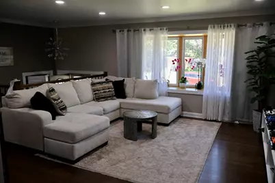 518 N Plamondon Drive, Addison, IL 60101 - Photo 5