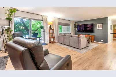 360 Claymoor Road #2C, Hinsdale, IL 60521 - Photo 3