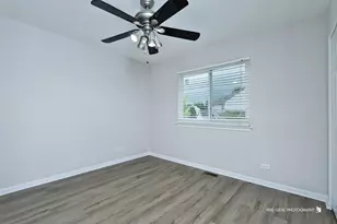 301 Ferryville Dr, Lake in the Hills, IL 60156 - Photo 17
