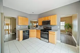 1080 Delta Dr, Elgin, IL 60123 - Photo 9