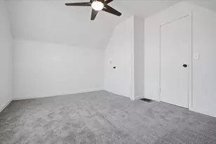 323 E Lincoln St, Bloomington, IL 61701 - Photo 21