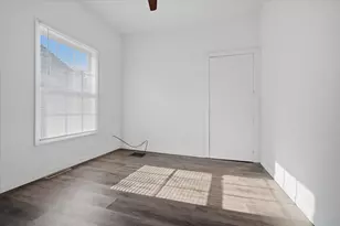 323 E Lincoln St, Bloomington, IL 61701 - Photo 15