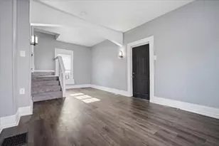 323 E Lincoln St, Bloomington, IL 61701 - Photo 11