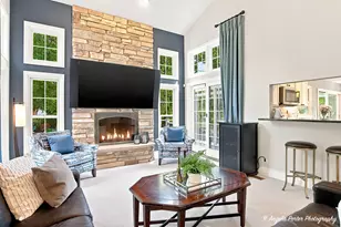 127 Michelle Pl, Schaumburg, IL 60173 - Photo 5