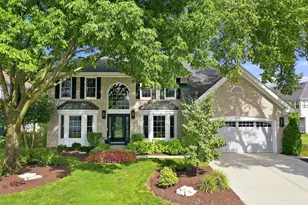 127 Michelle Pl, Schaumburg, IL 60173 - Photo 1