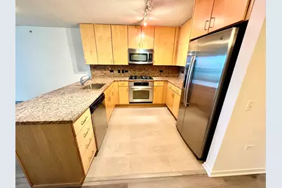 9725 Woods Drive #707, Skokie, IL 60077 - Photo 5
