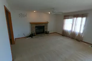 3125 Old Jamestown Rd, Bloomington, IL 61704 - Photo 9