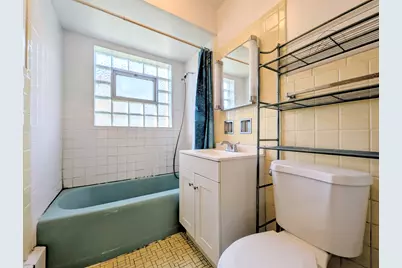 2308 W Birchwood Avenue #1W, Chicago, IL 60645 - Photo 13