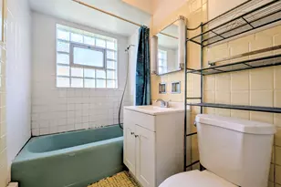 2308 W Birchwood Ave, Chicago, IL 60645 - Photo 13