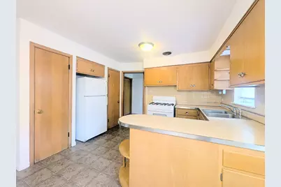 2308 W Birchwood Avenue #1W, Chicago, IL 60645 - Photo 7