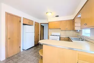 2308 W Birchwood Ave, Chicago, IL 60645 - Photo 7